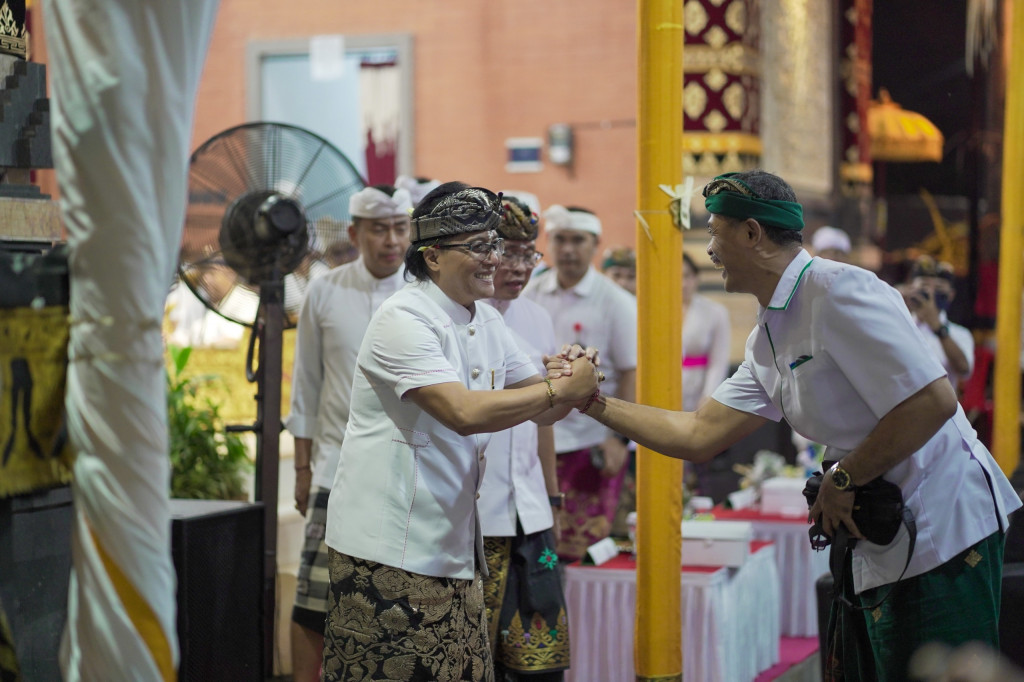 Karya Melaspas di Pelinggih Ratu Ngurah Sakti Begawan Penyarikan dan Balai Banjar Adat Dangin Yeh